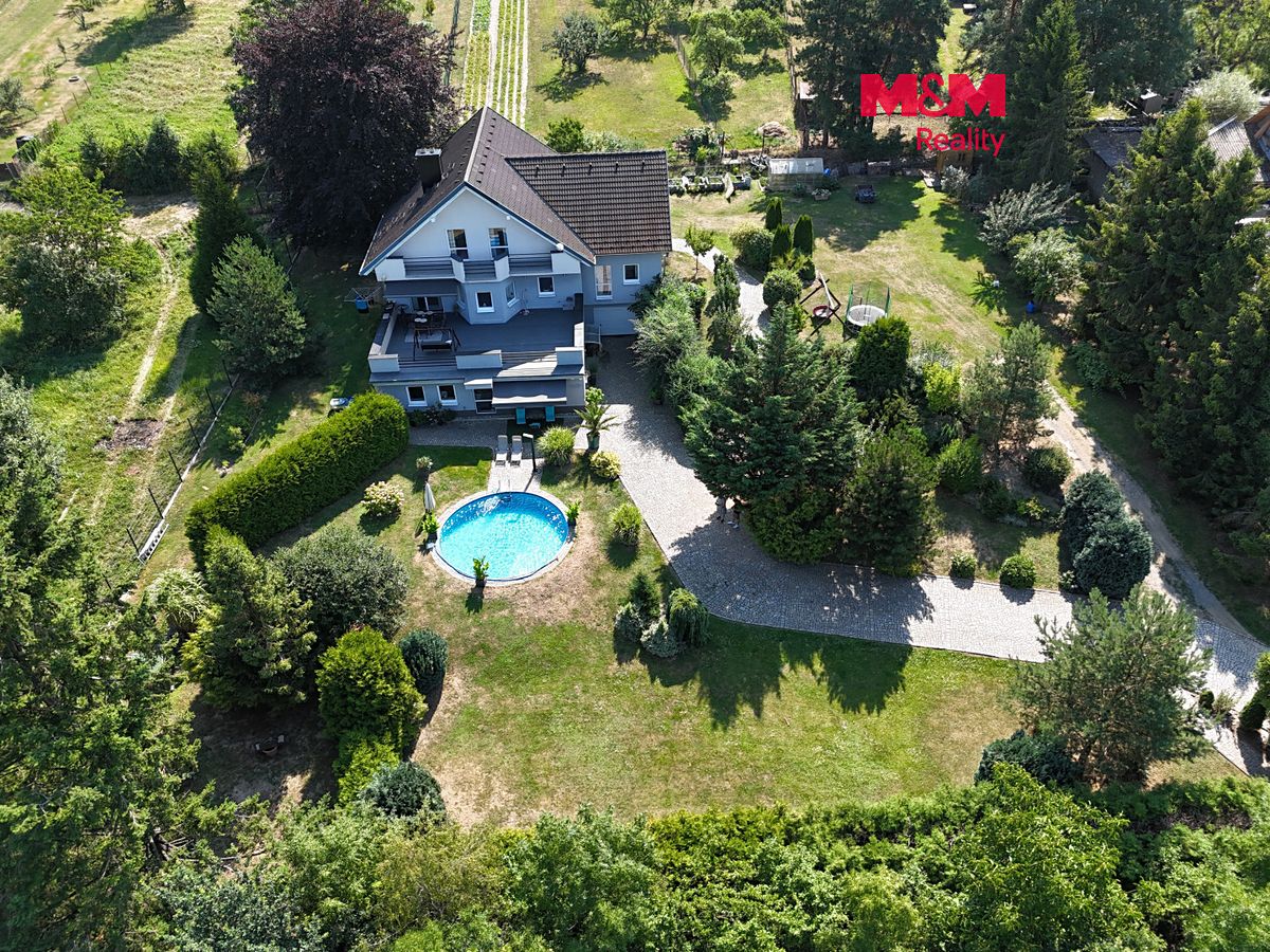 Prodej rodinného domu 341 m², pozemek 2805 m²