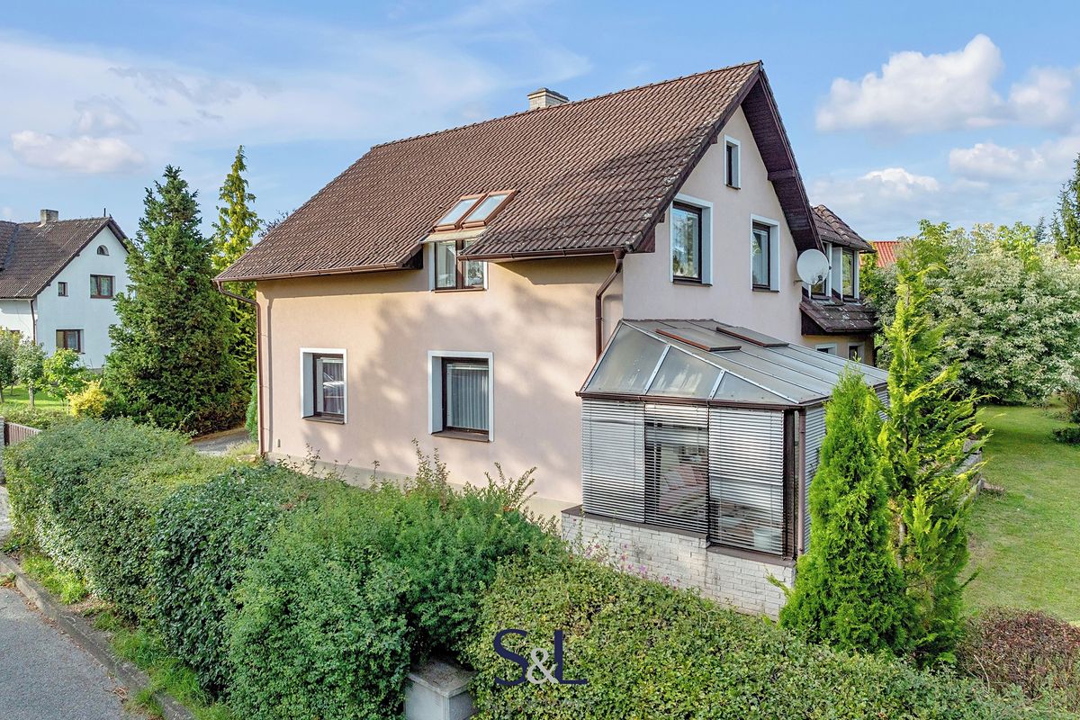 Prodej rodinného domu 240 m², pozemek 1732 m² – fotografie 2