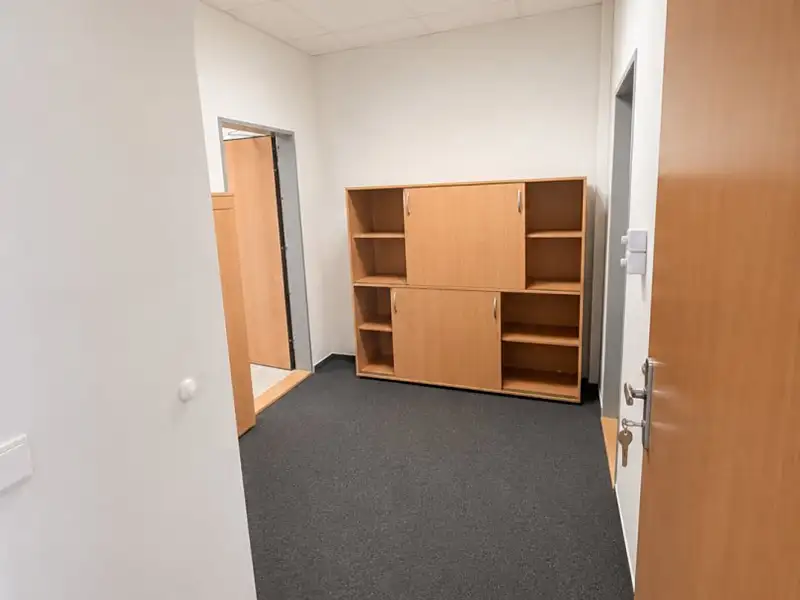 Pronájem kanceláře 180 m², Rokycany – náhled fotky 2