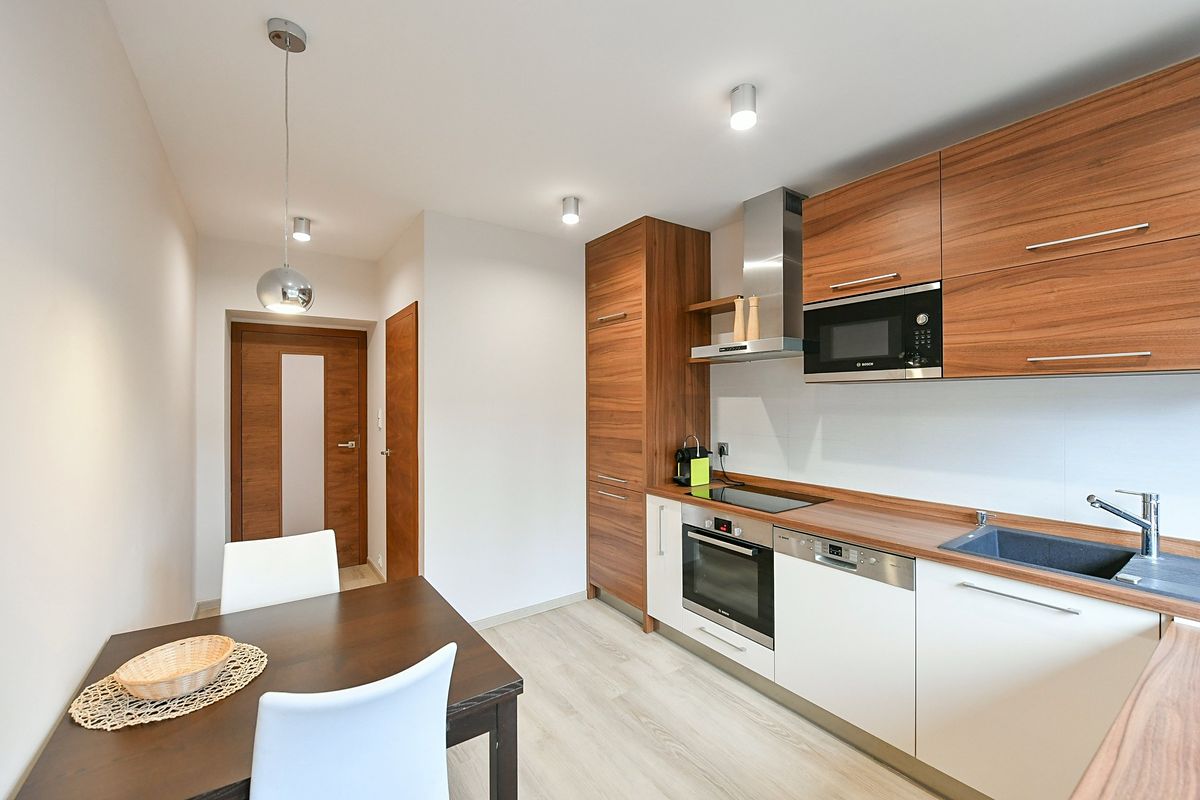 Pronájem bytu 2+1 74 m² – fotografie 2