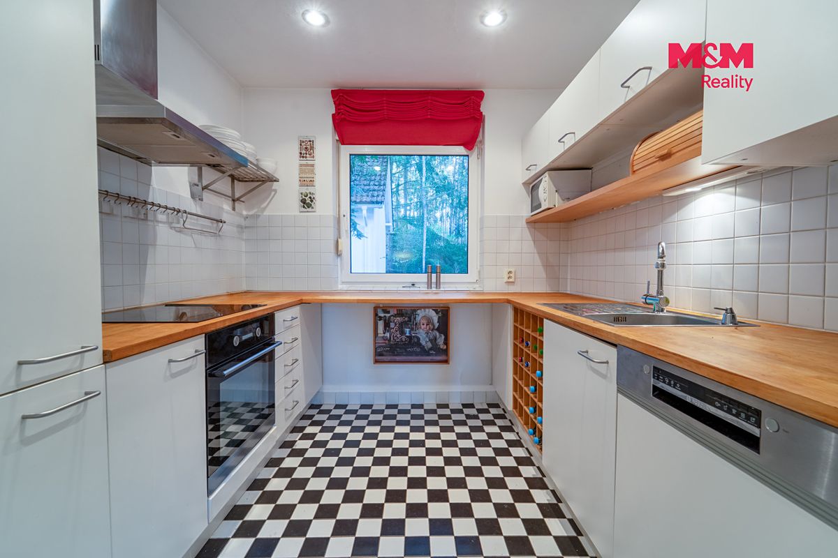 Prodej rodinného domu 140 m², pozemek 1306 m² – fotografie 3