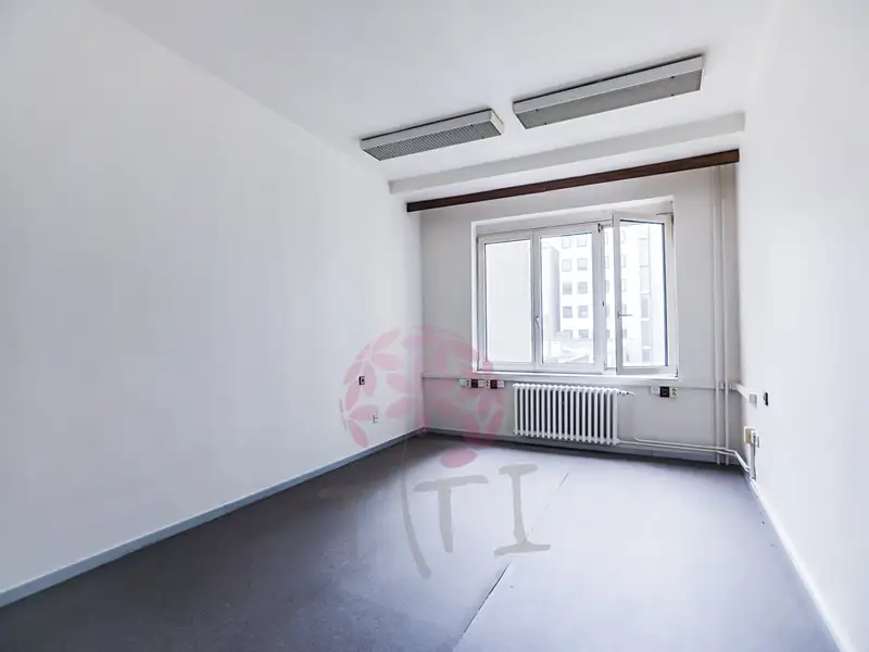 Pronájem kanceláře 153 m², Praha – náhled fotky 2