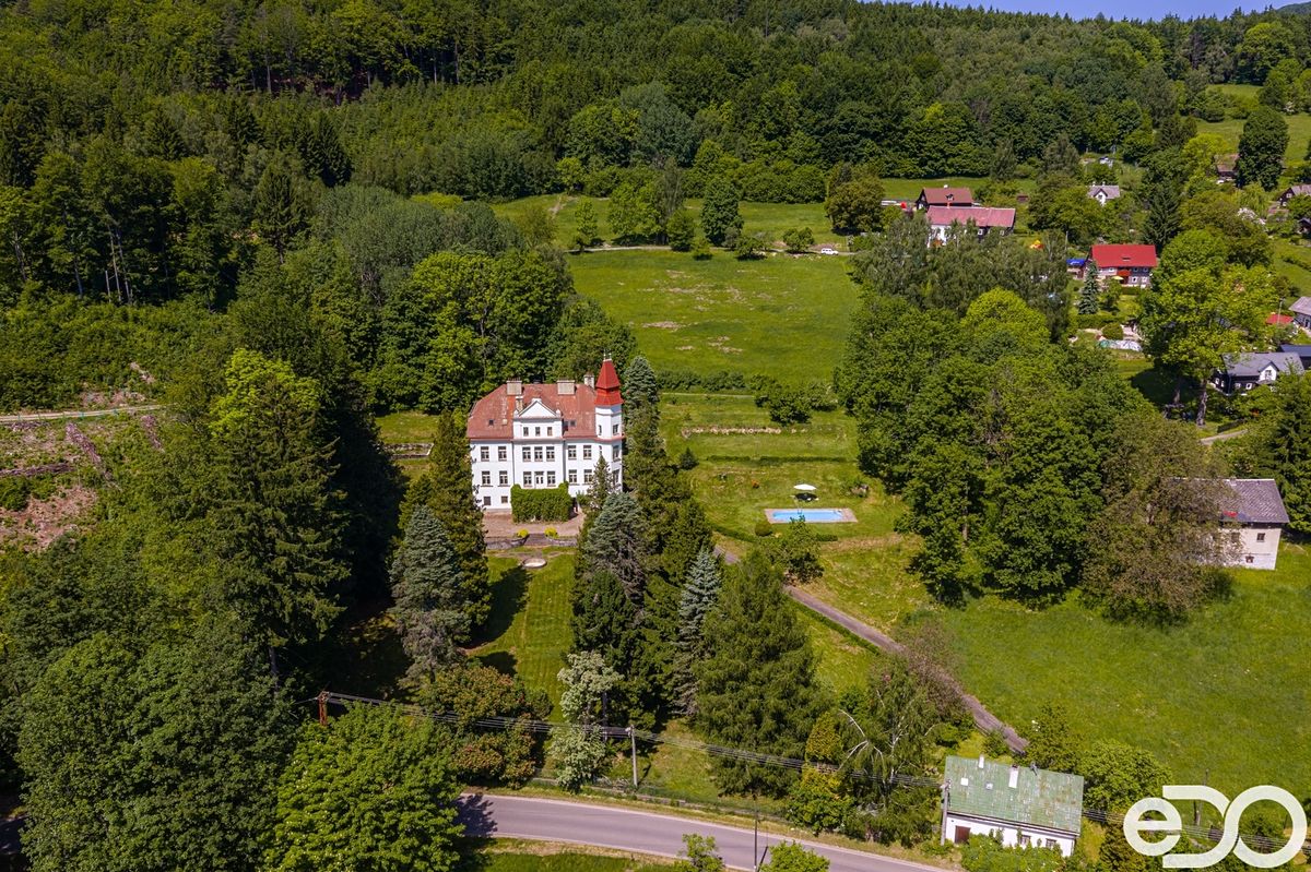 Prodej vily 680 m², pozemek 5000 m² – fotografie 3