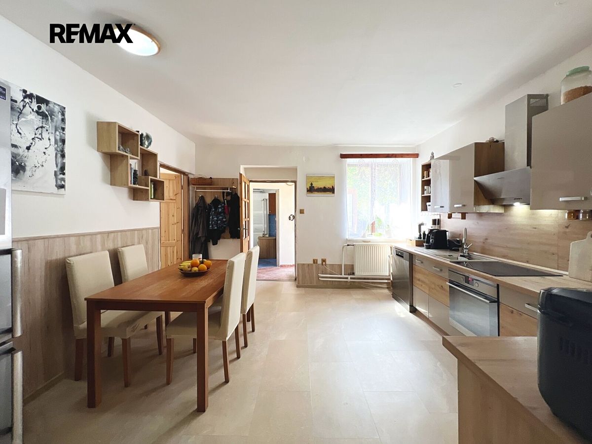 Prodej rodinného domu 168 m², pozemek 638 m²