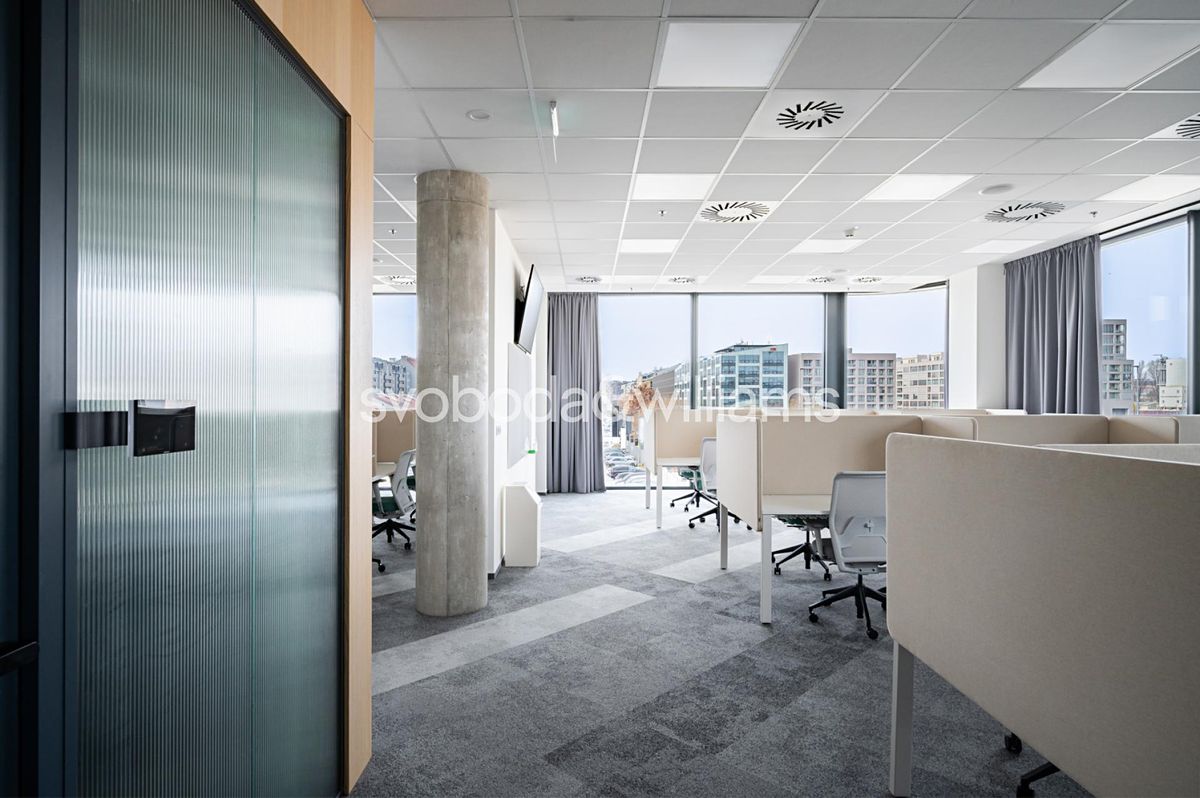 Pronájem kanceláře 706 m²