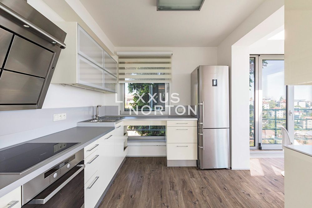Pronájem bytu 5+kk 202 m² – fotografie 2