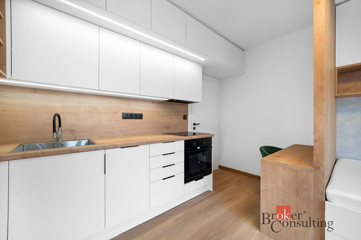 Pronájem bytu 1+kk 24 m² – fotografie 4