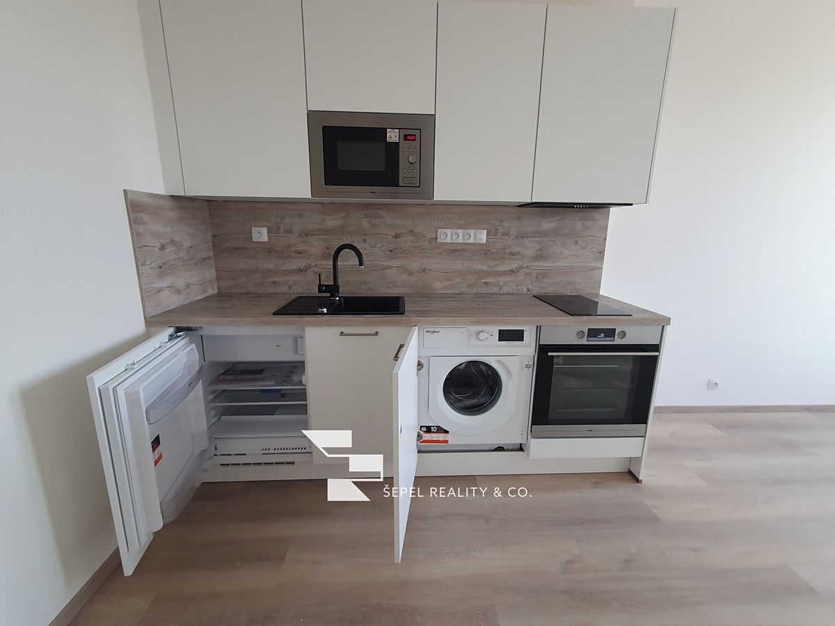 Pronájem bytu 1+kk 24 m² – fotografie 4