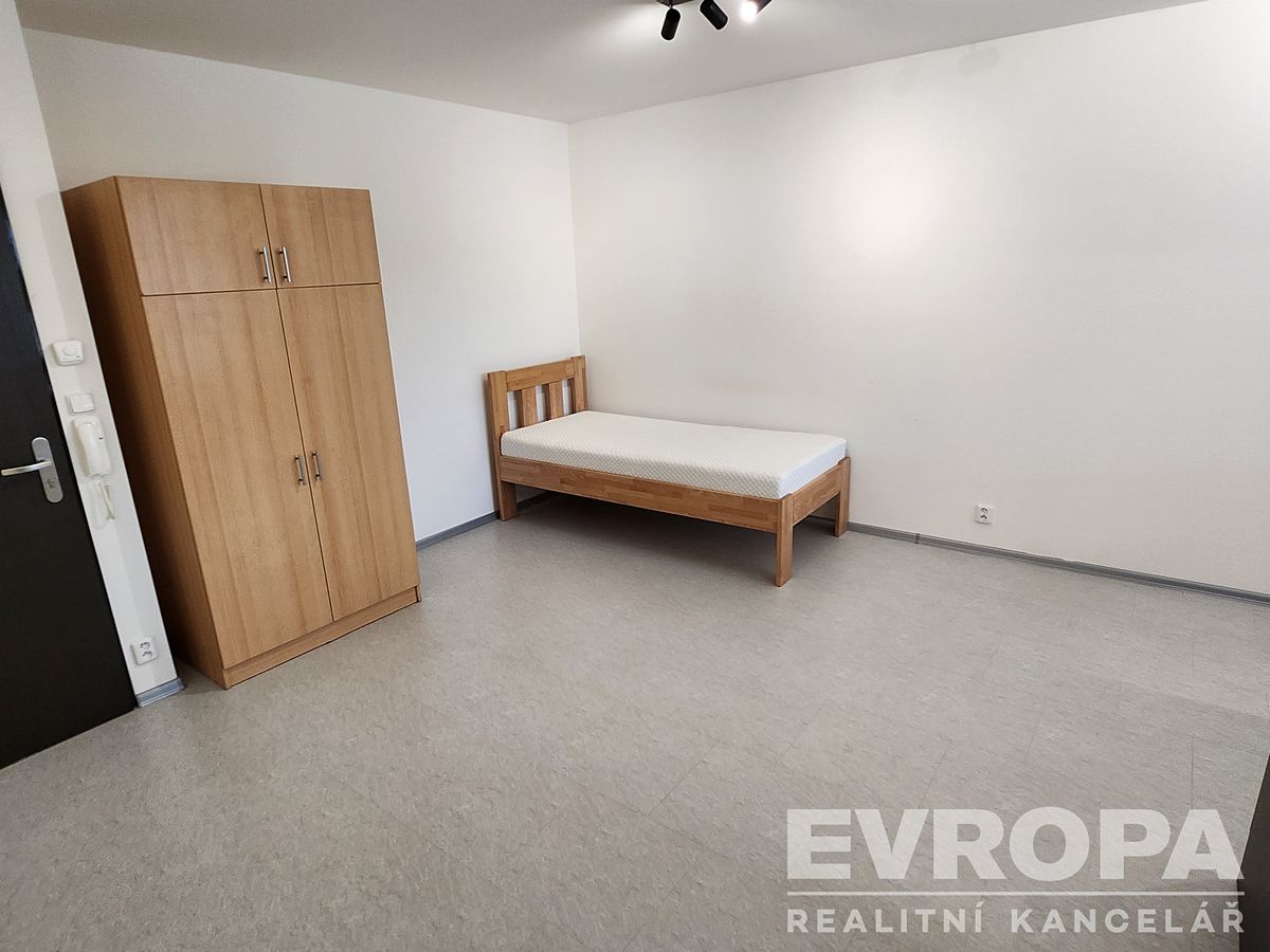 Pronájem bytu 1+kk 25 m² – fotografie 3