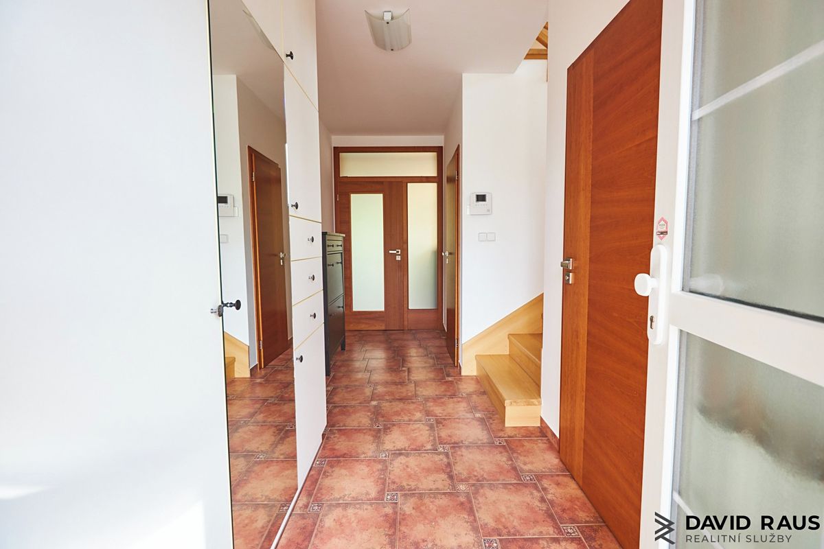 Pronájem rodinného domu 160 m², pozemek 521 m² – fotografie 4
