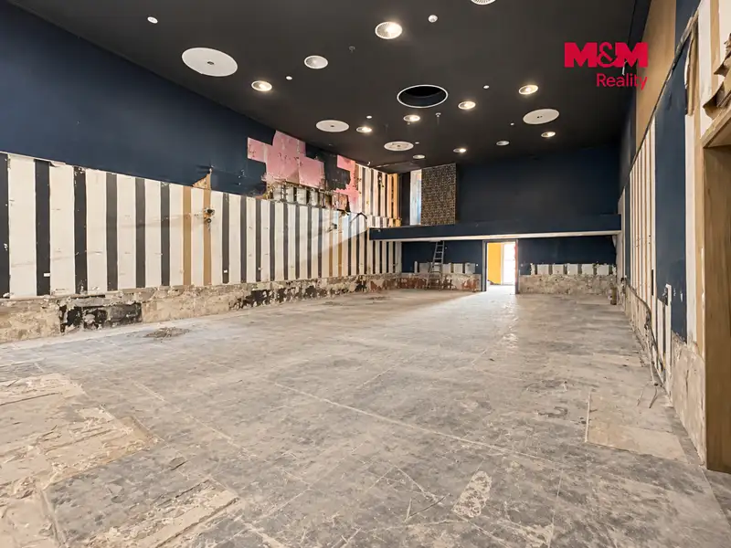 Pronájem obchodního prostoru 237 m², Jesenice – náhled fotky 2