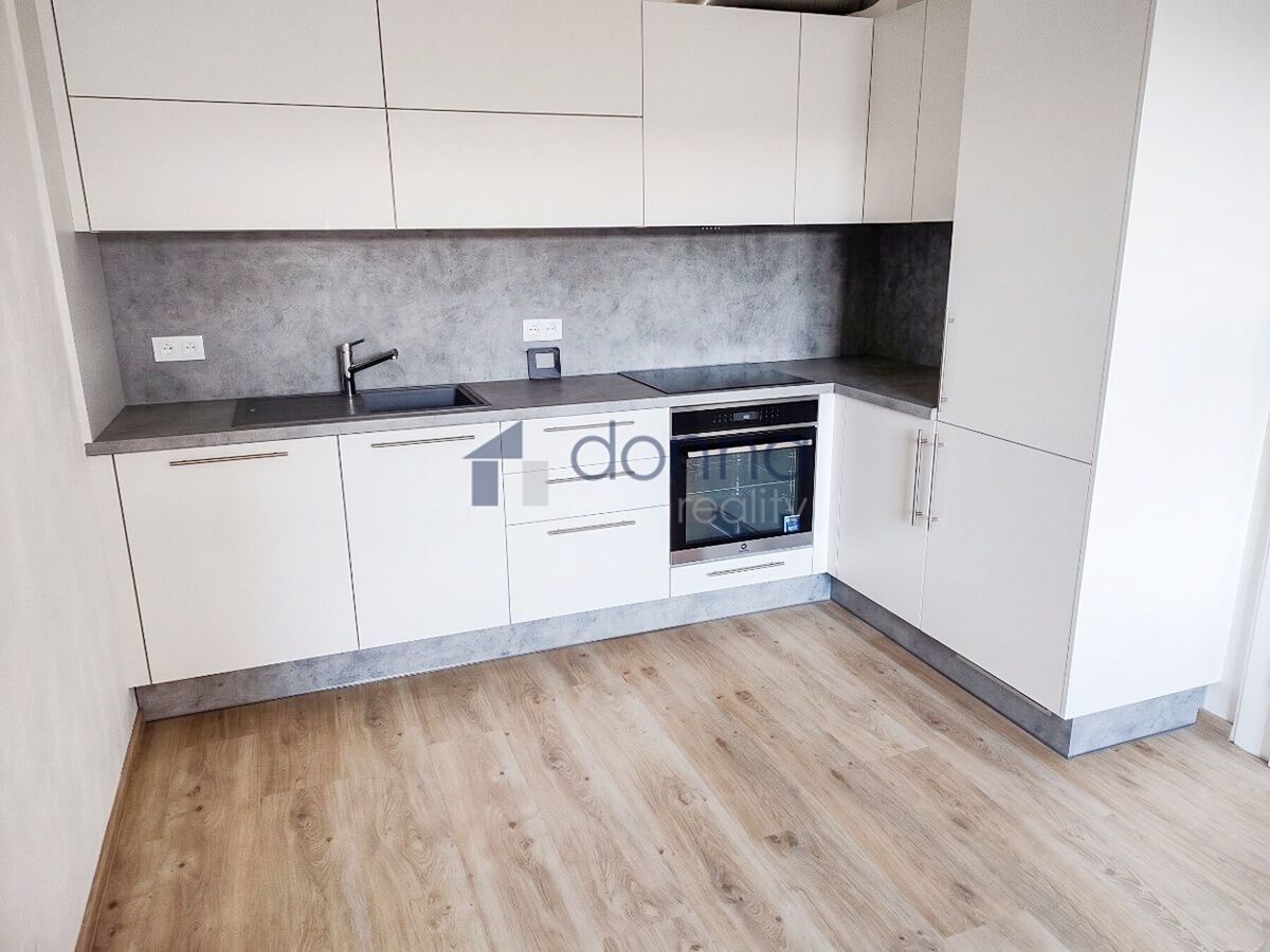 Pronájem bytu 3+kk 77 m² – fotografie 2