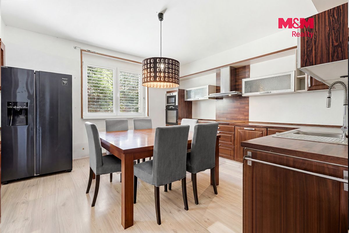 Prodej rodinného domu 177 m², pozemek 536 m² – fotografie 2