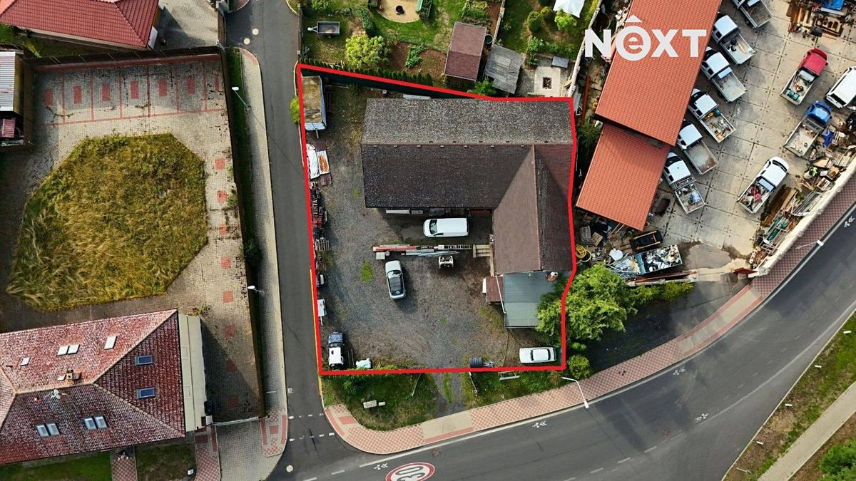 Prodej rodinného domu 250 m², pozemek 595 m² – fotografie 2