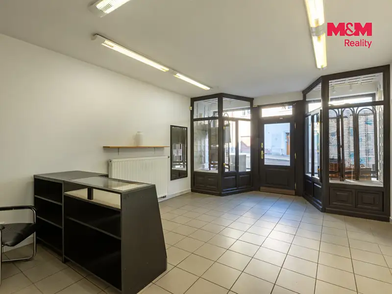 Prodej obchodního prostoru 440 m², Postoloprty – náhled fotky 2