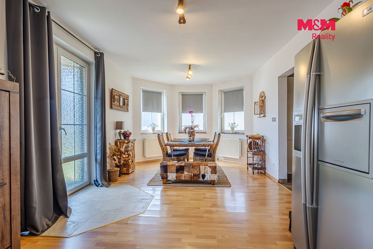 Prodej rodinného domu 204 m², pozemek 490 m² – fotografie 3