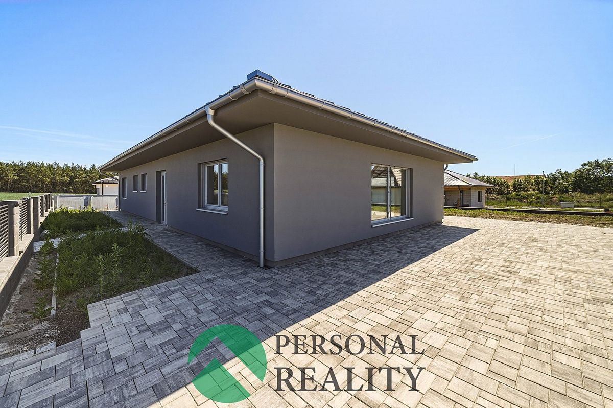 Prodej rodinného domu 200 m², pozemek 841 m² – fotografie 2