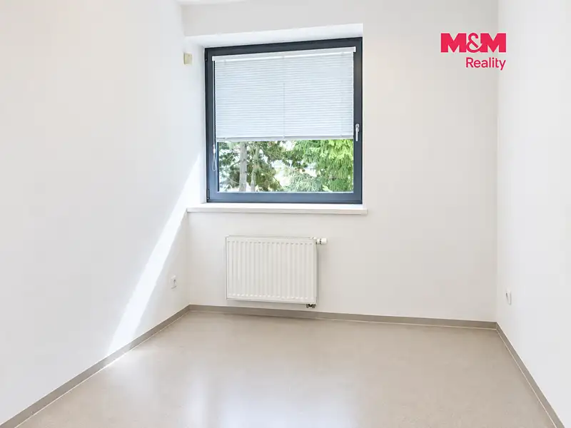 Pronájem kanceláře 12 m², Pardubice – náhled fotky 2
