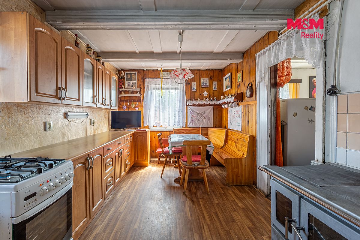 Prodej rodinného domu 180 m², pozemek 765 m² – fotografie 4