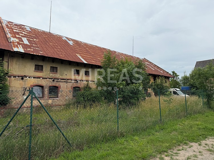 Pronájem komerčního prostoru, 324 m² (1 z 10)