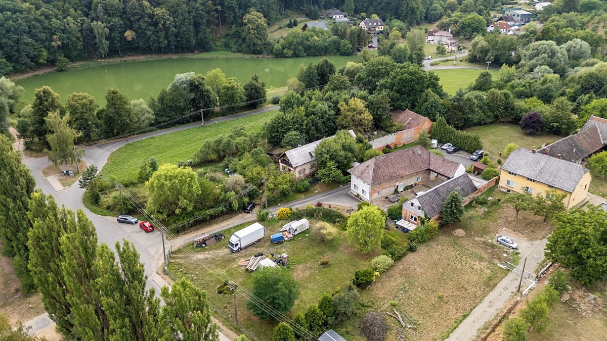 Prodej stavebního pozemku 4214 m² – fotografie 3