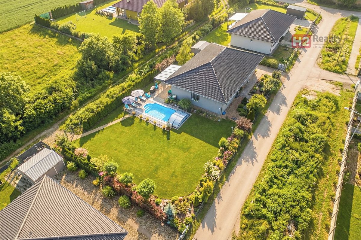 Prodej rodinného domu 125 m², pozemek 765 m² – fotografie 2