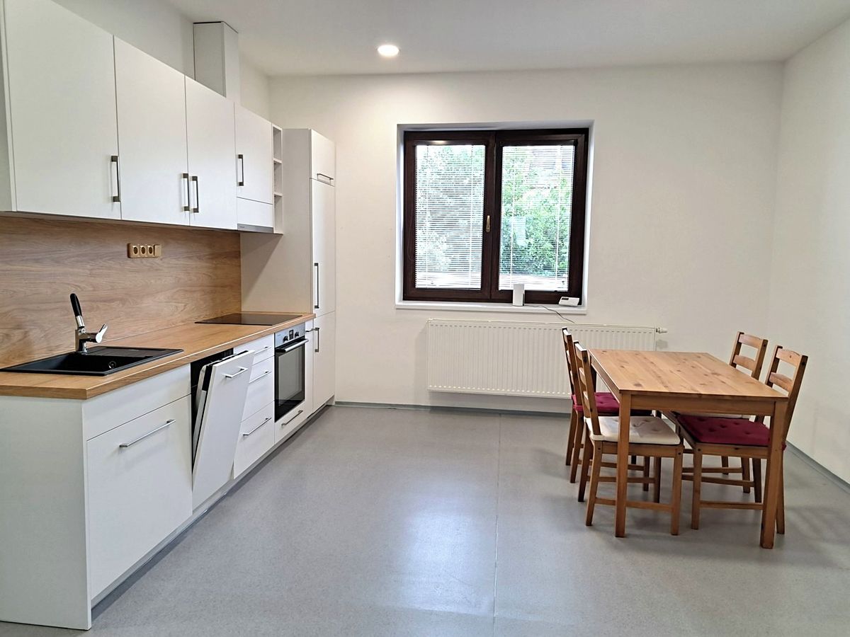 Pronájem bytu 2+1 72 m² – fotografie 3
