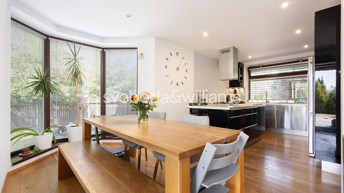 Pronájem rodinného domu 153 m², pozemek 633 m² – fotografie 3
