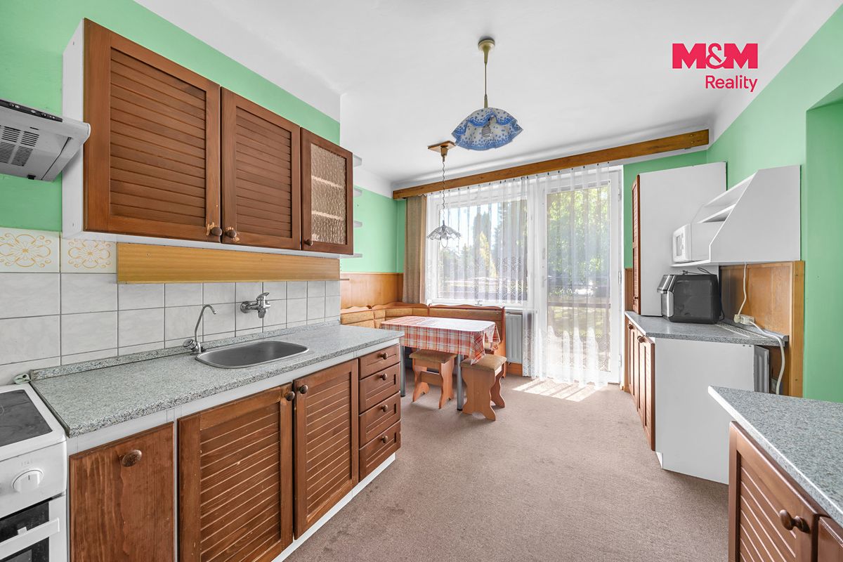 Prodej rodinného domu 179 m², pozemek 896 m² – fotografie 4