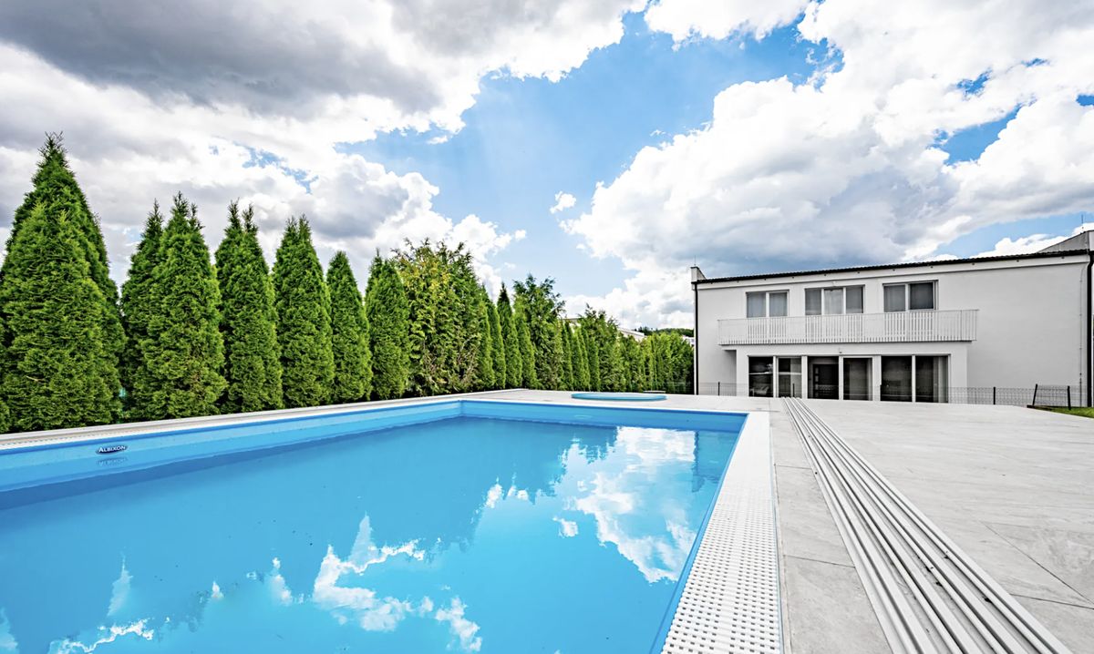 Prodej vily 380 m², pozemek 1111 m²