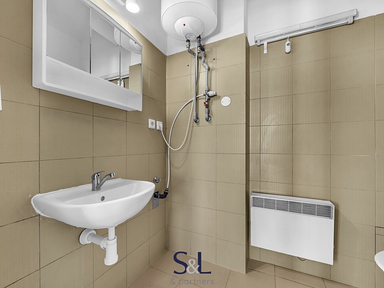 Prodej komerčního prostoru, 1 036 m² (10 z 24)