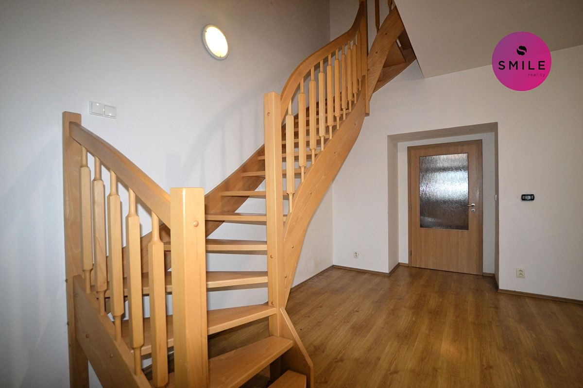 Pronájem bytu 2+1 76 m² – fotografie 3