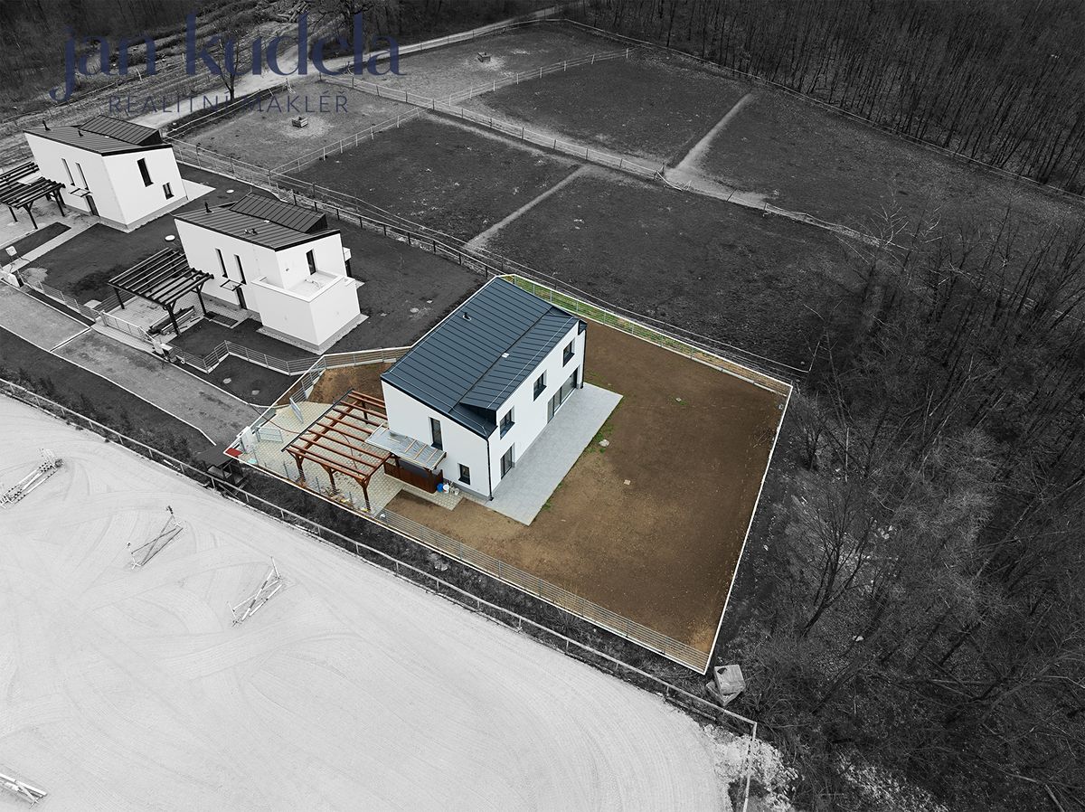 Prodej rodinného domu 117 m², pozemek 765 m² – fotografie 3