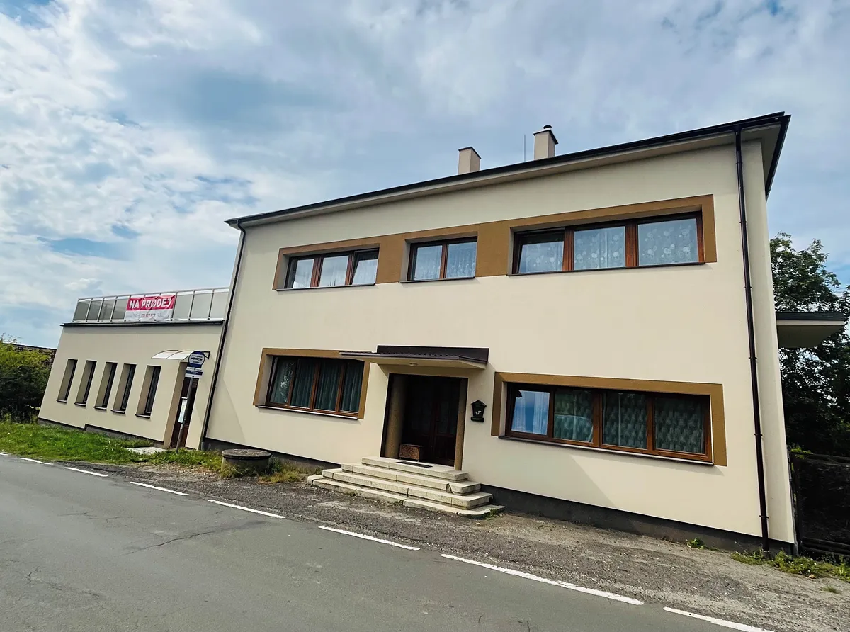 Prodej rodinného domu 382 m², pozemek 1909 m²