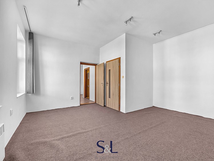 Prodej komerčního prostoru, 1 036 m² (22 z 24)