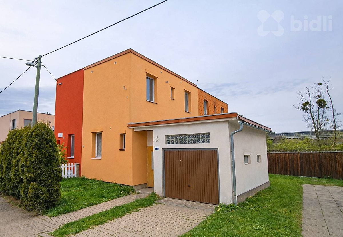 Prodej rodinného domu 78 m², pozemek 142 m² – fotografie 2