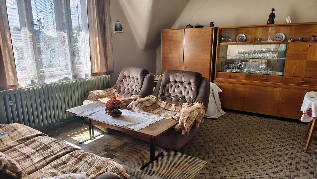 Prodej rodinného domu 250 m², pozemek 1590 m² – fotografie 3
