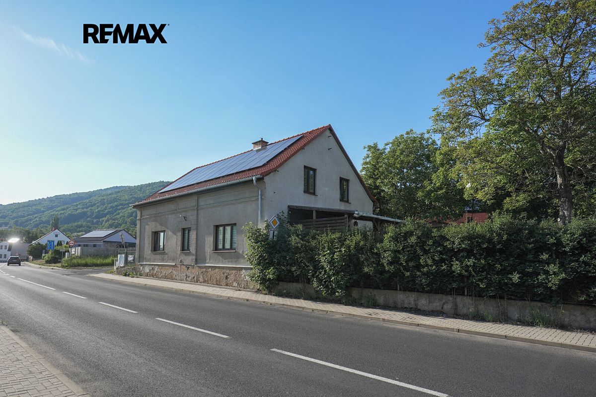 Prodej rodinného domu 252 m², pozemek 863 m² – fotografie 3