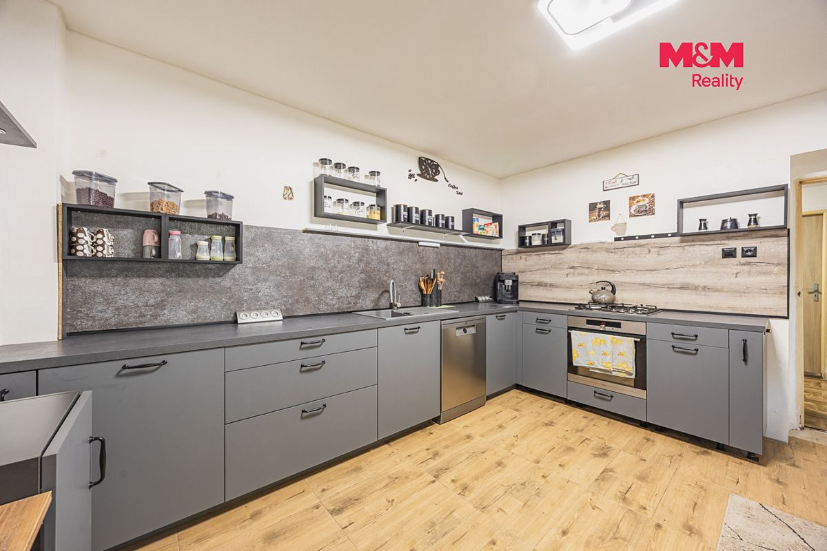 Prodej rodinného domu 159 m², pozemek 2348 m² – fotografie 3