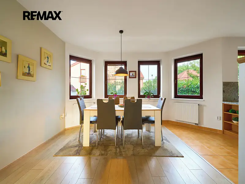 Prodej rodinného domu 210 m², pozemek 1003 m², Hradec Králové – náhled fotky 3