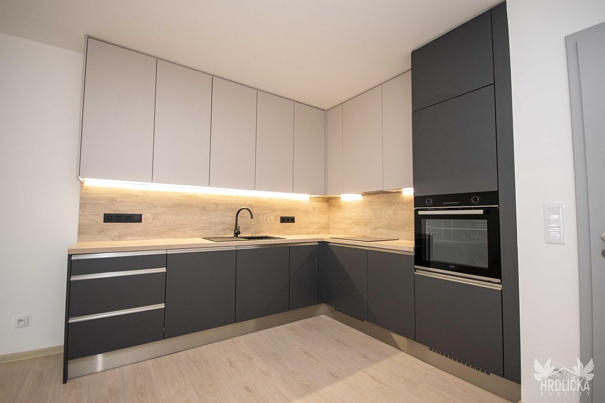 Pronájem bytu 2+kk 74 m² – fotografie 3
