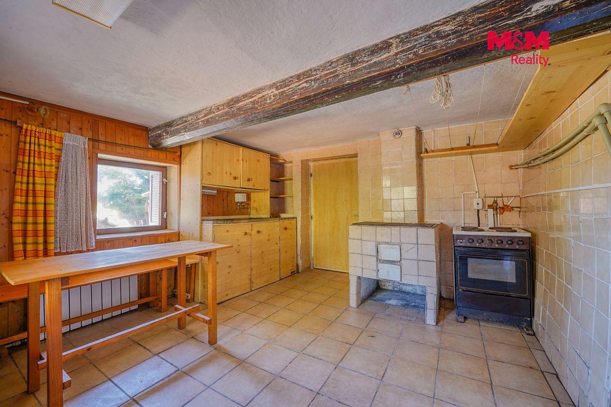 Prodej rodinného domu 143 m², pozemek 1261 m² – fotografie 2