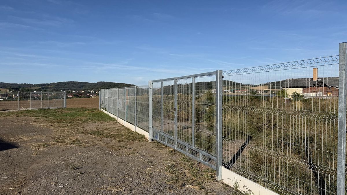 Pronájem komerčního pozemku 2028 m² – fotografie 2