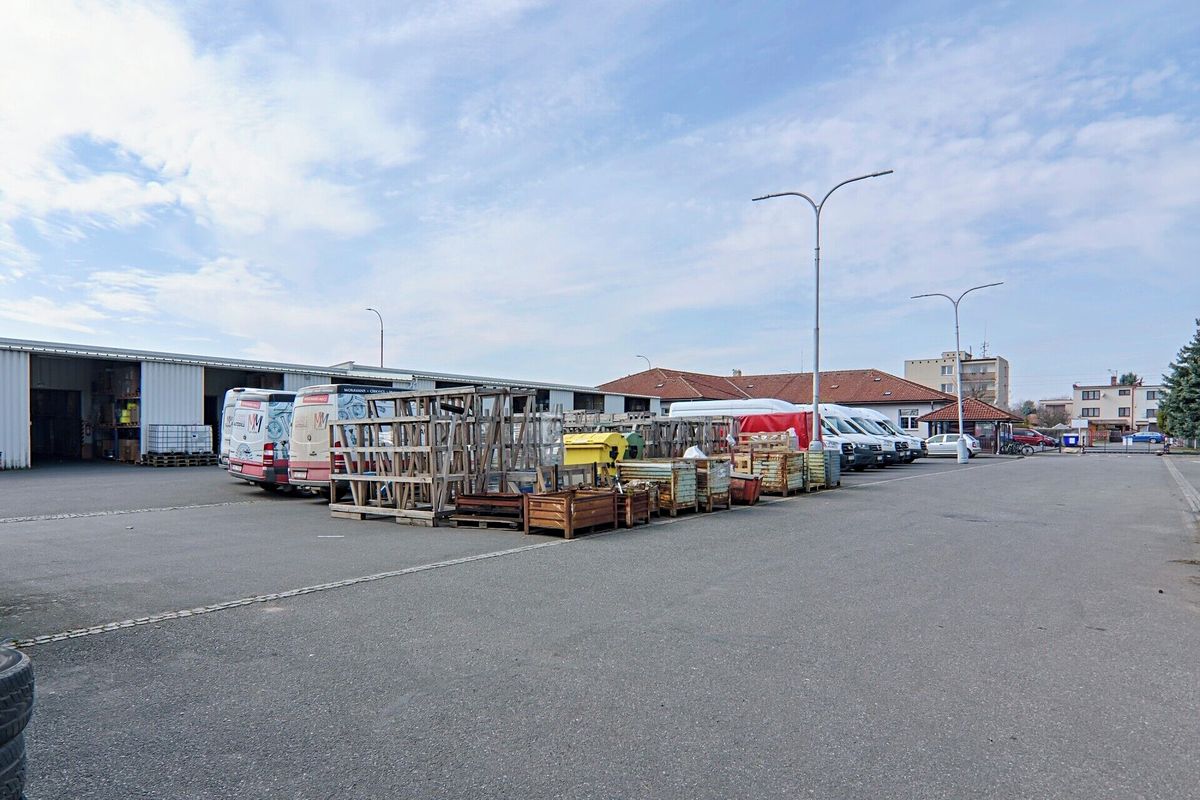 Pronájem skladového prostoru 1876 m² – fotografie 2