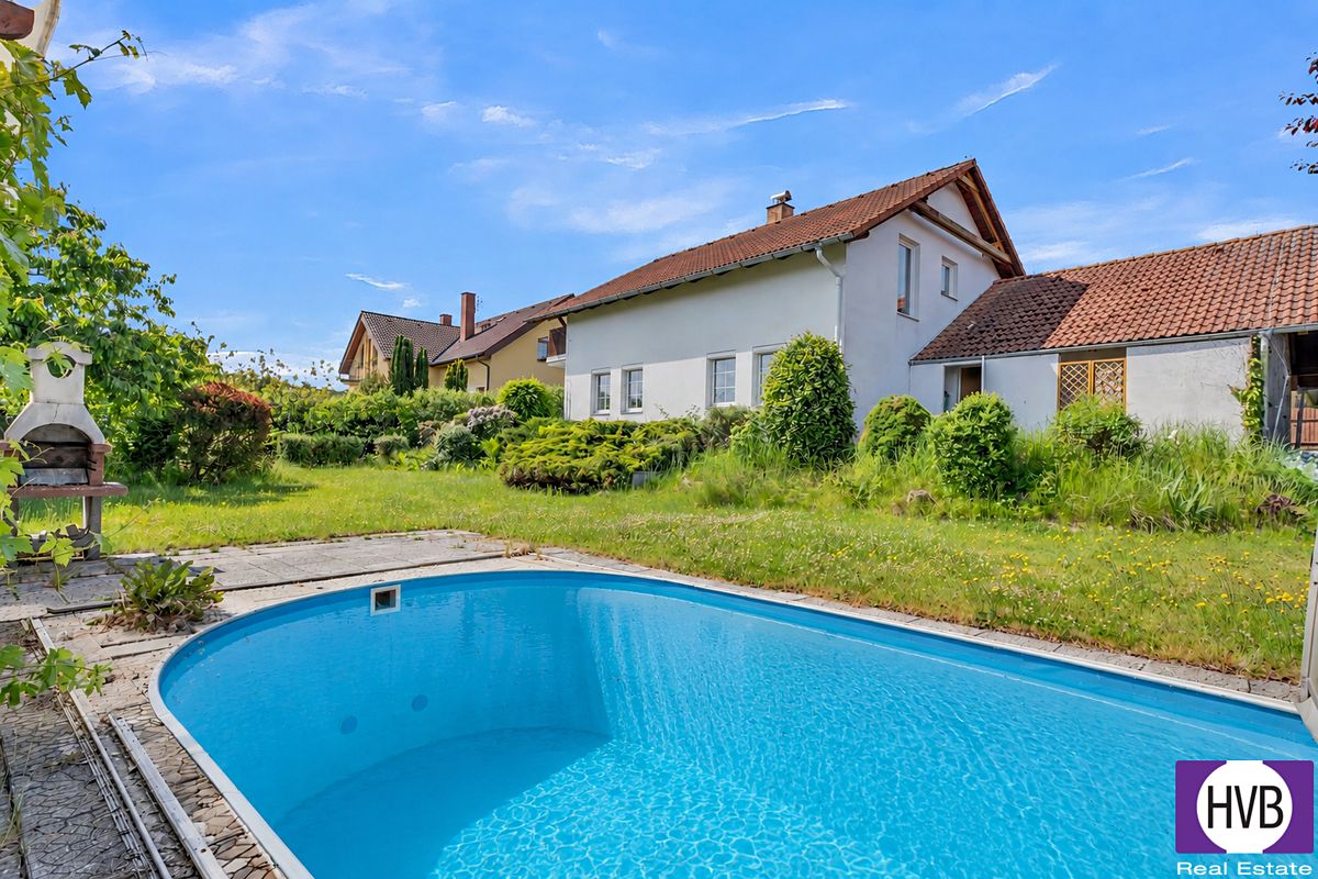 Prodej rodinného domu 200 m², pozemek 1016 m² – fotografie 2