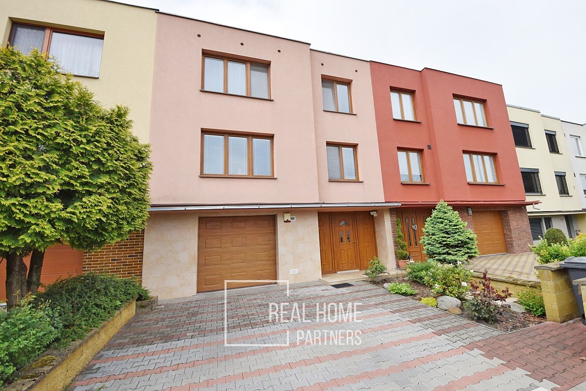 Prodej rodinného domu 240 m², pozemek 366 m²