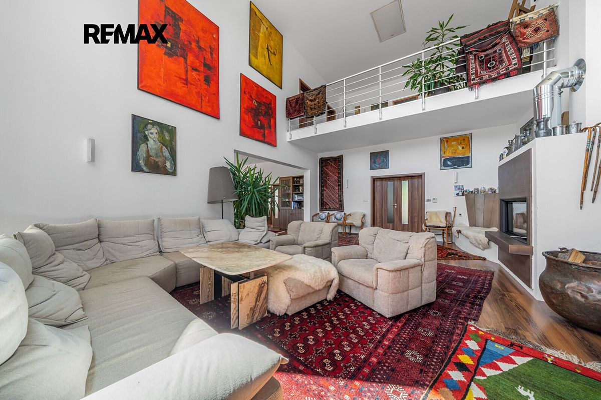 Prodej vily 347 m², pozemek 1413 m² – fotografie 2