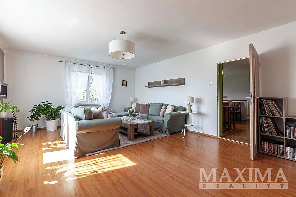 Prodej rodinného domu 240 m², pozemek 760 m² – fotografie 3