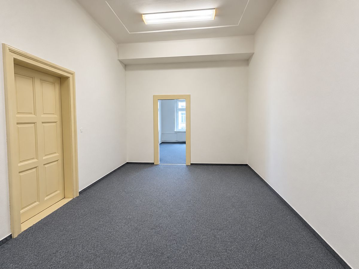 Pronájem kanceláře 80 m² – fotografie 2