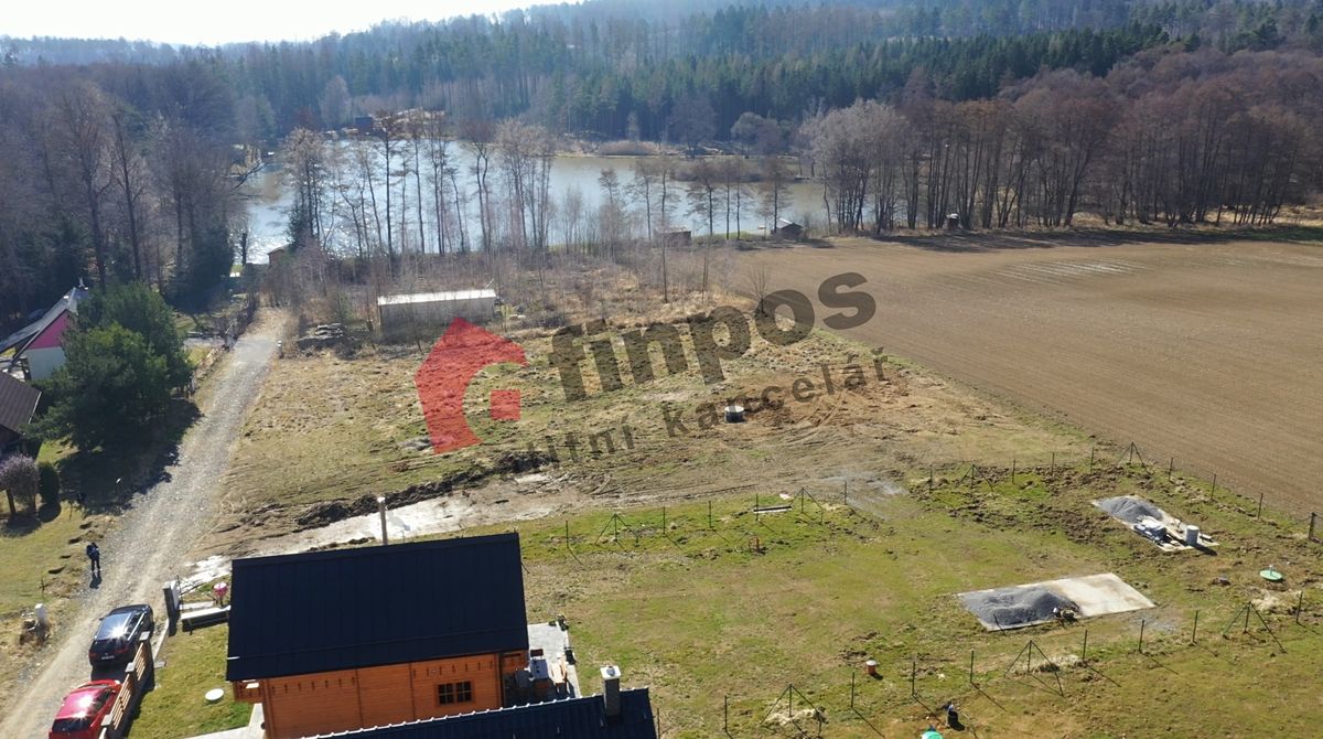 Prodej stavebního pozemku 1067 m² – fotografie 2